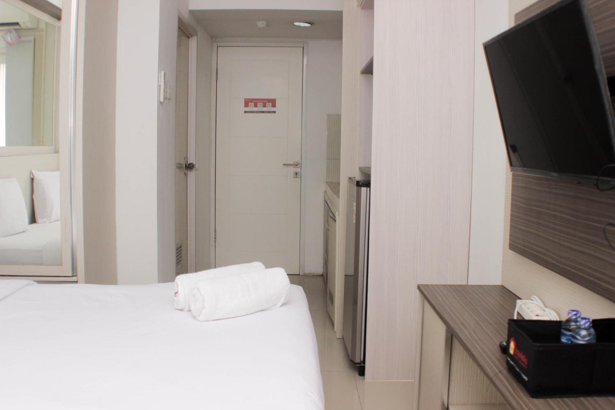 Cozy And Warm At Grand Sentraland By Travelio Karawang